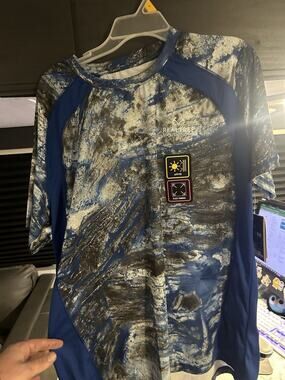 Realtree Fishing Men's Large Blue Camo Short Sleeve Stretch Mesh Rash Guard Tee